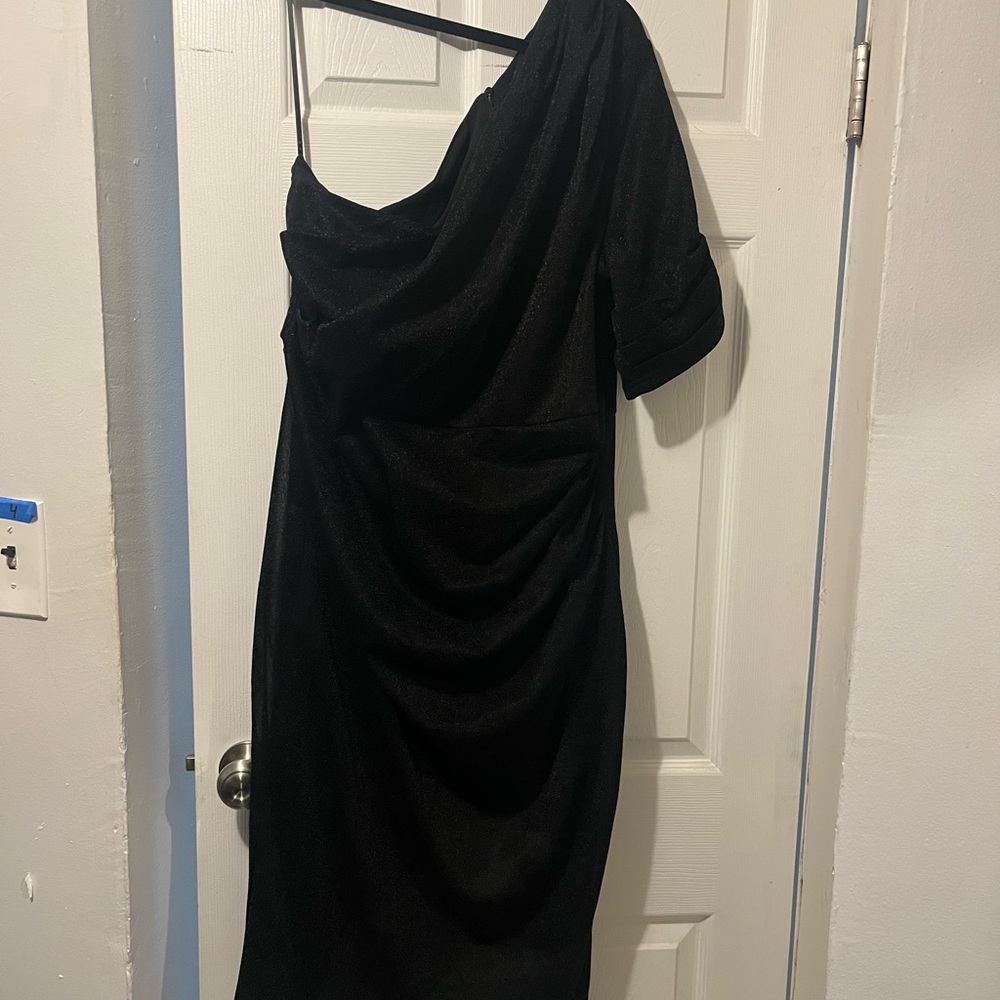 Chic One-Shoulder Black Dress